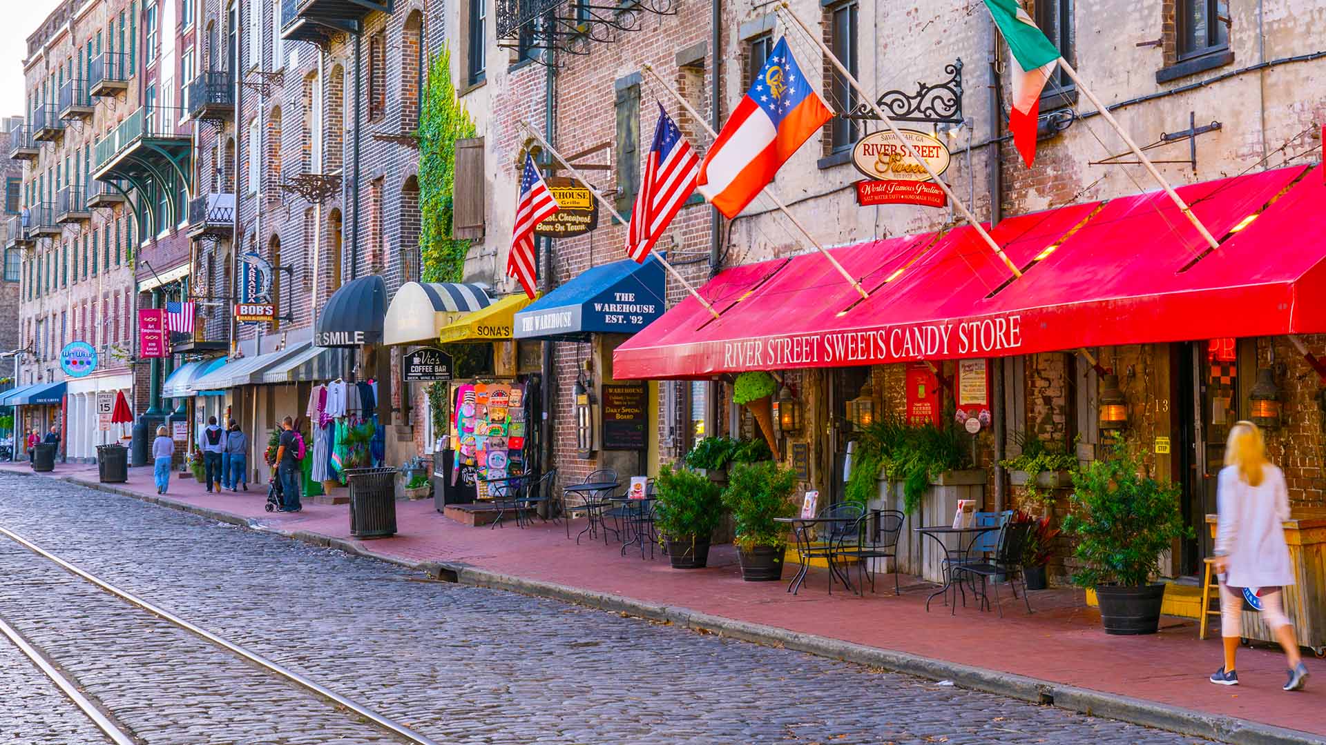 picturesque river street in savannah