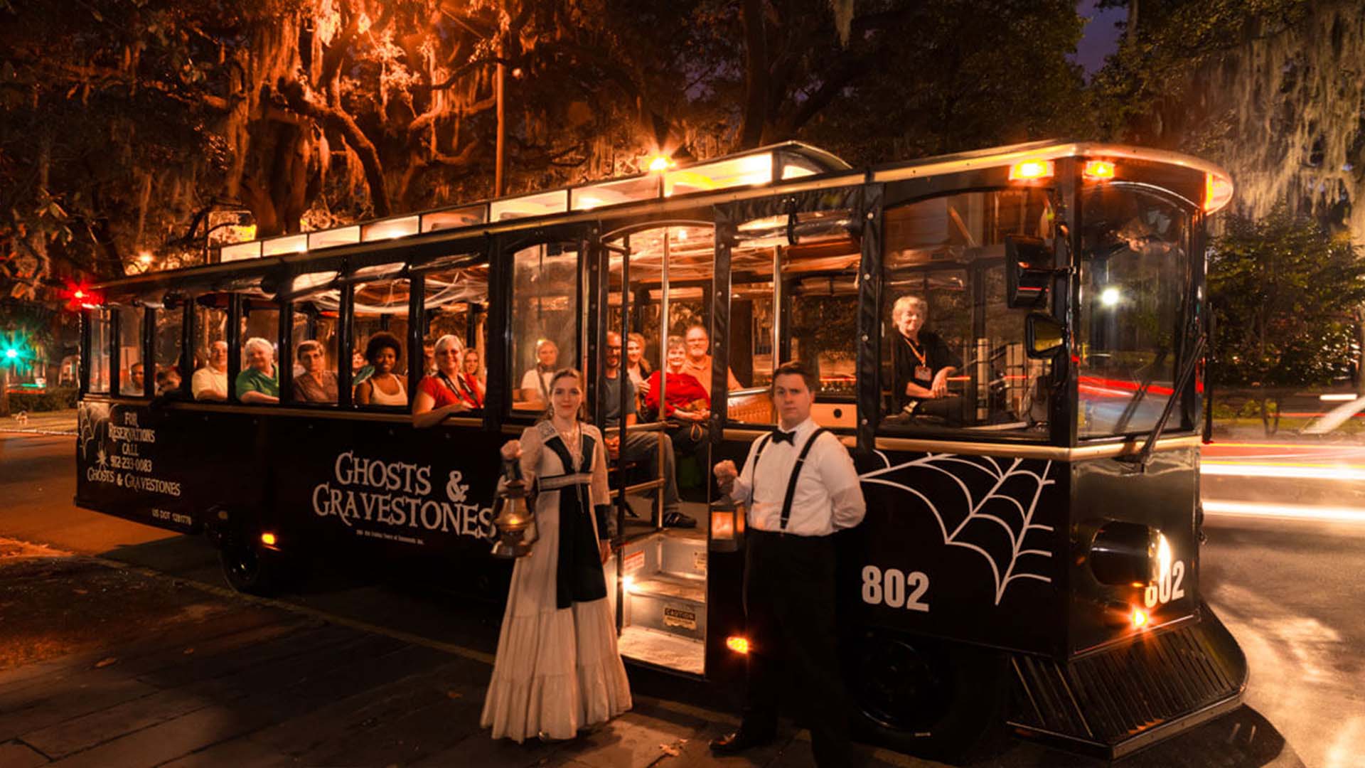 ghosts and gravestones tour in savannah